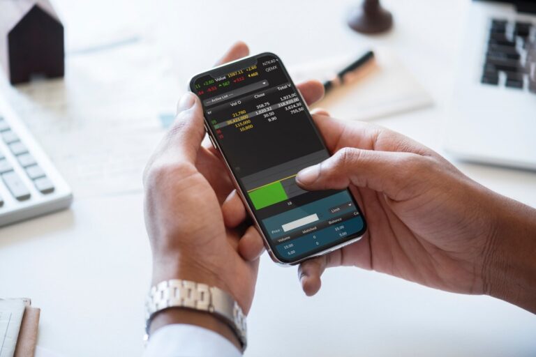 Скачать приложение Cauvo Capital